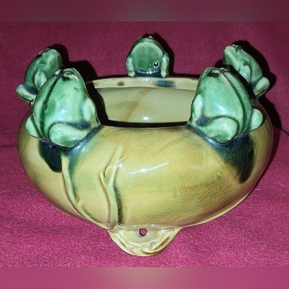 Beautiful Majolica Style Frog on a Log Pottery Wooden 3 Footed Planter 6.5"x7" - Picture 2 of 11